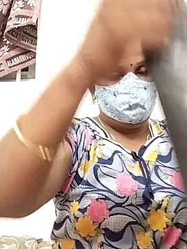 Snapshot of Tamil_Aathira chatting on 03-16-25, 11:04 Tamil Aathira online show from 03-16-25, 11:04