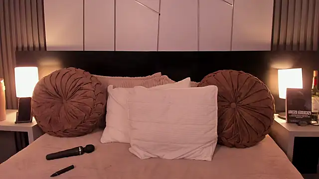 fiorella paris online show from 11-25-25, 03:50