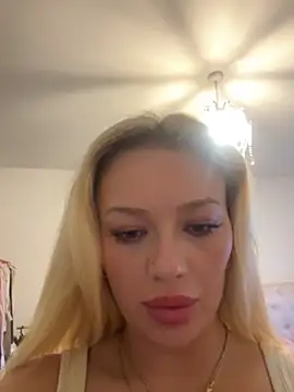 Snapshot of blissdimicco chatting on 10-12-25, 04:17 blissdimicco online show from 10-12-25, 04:17