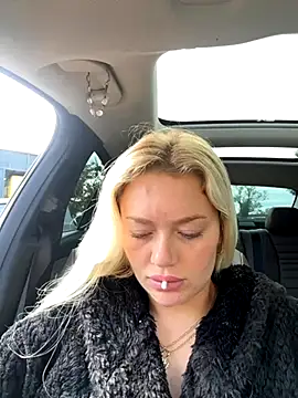 Snapshot of blissdimicco chatting on 10-21-25, 09:10 blissdimicco online show from 10-21-25, 09:10