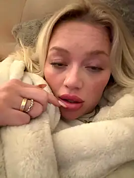 Snapshot of blissdimicco chatting on 10-24-25, 09:22 blissdimicco online show from 10-24-25, 09:22