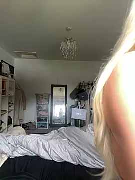 Snapshot of blissdimicco chatting on 10-26-25, 12:22 blissdimicco online show from 10-26-25, 12:22