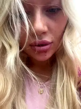 Snapshot of blissdimicco chatting on 11-12-25, 11:10 blissdimicco online show from 11-12-25, 11:10