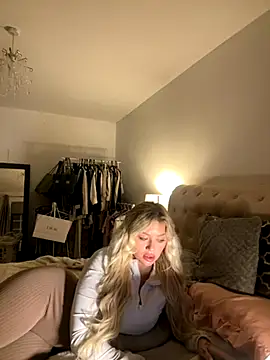 Snapshot of blissdimicco chatting on 11-13-25, 06:18 blissdimicco online show from 11-13-25, 06:18