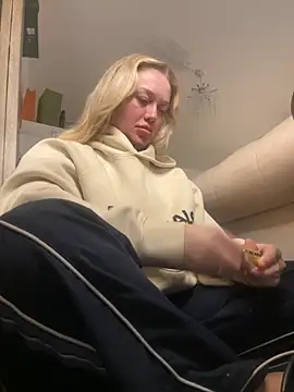 Snapshot of blissdimicco chatting on 11-20-25, 01:33 blissdimicco online show from 11-20-25, 01:33