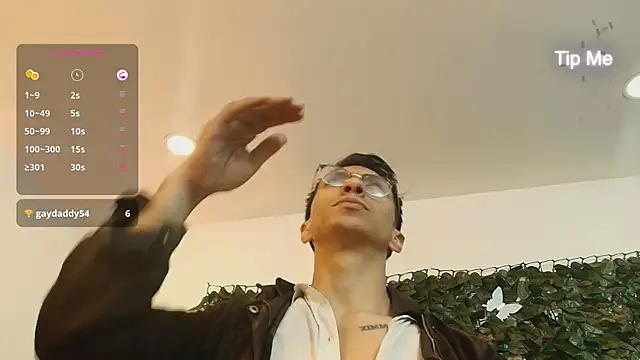 Snapshot of ApoloCruz chatting on 10-24-25, 05:59 ApoloCruz online show from 10-24-25, 05:59