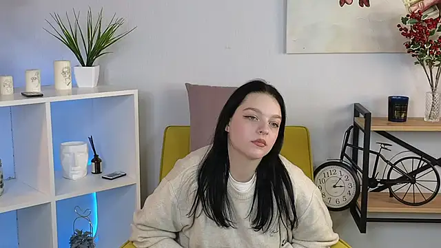 Snapshot of GladysHewell chatting on 01-21-25, 12:18 GladysHewell online show from 01-21-25, 12:18