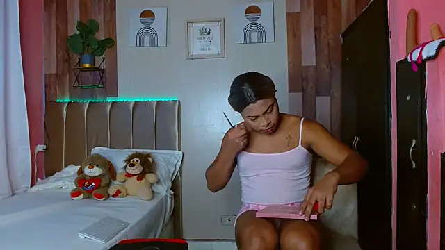 Snapshot of electrabrowns chatting on 10-14-25, 12:50 electrabrowns online show from 10-14-25, 12:50