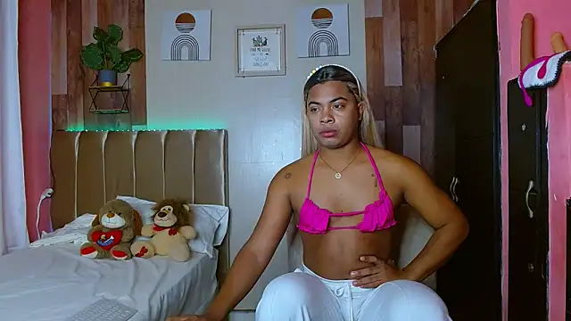 Snapshot of electrabrowns chatting on 10-15-25, 04:34 electrabrowns online show from 10-15-25, 04:34