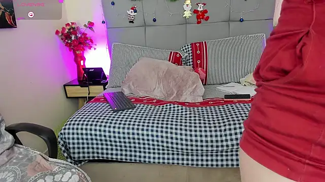 scarlet hit online show from 12-15-25, 04:39