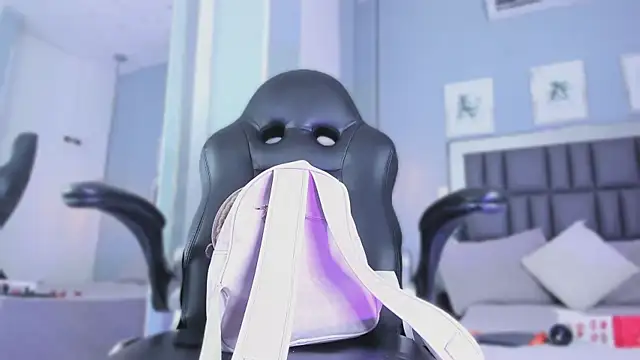 Raven jade  online show from 10-30-25, 07:58