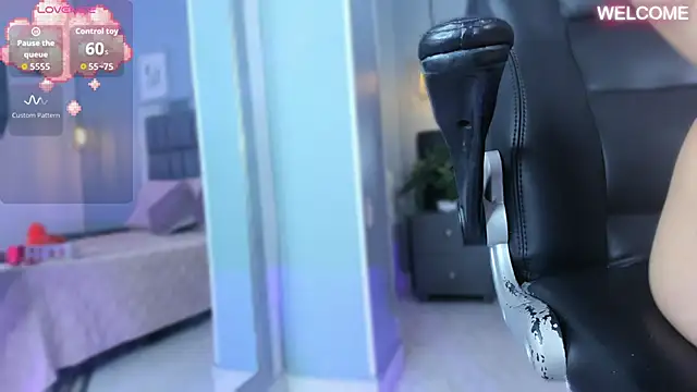 Raven jade  online show from 11-11-25, 07:25