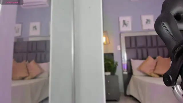 Raven jade  online show from 11-18-25, 07:18