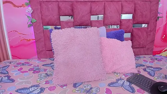 scarlett  evans  online show from 11-06-25, 06:20