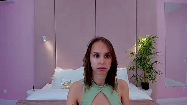 SandraTucker online show from 11-10-25, 03:27