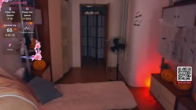 LynetHakes online show from 10-20-25, 04:35