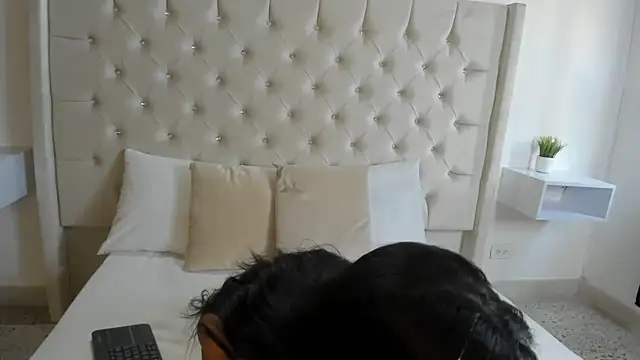 bella bloomg online show from 03-09-25, 03:16