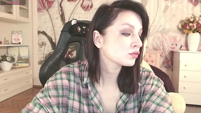 BritneyBarker online show from 10-13-25, 12:10