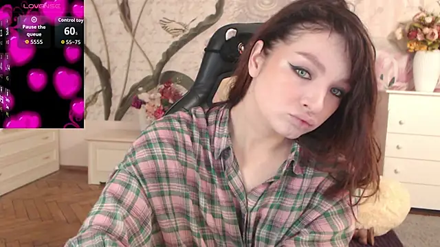 BritneyBarker online show from 10-31-25, 03:18