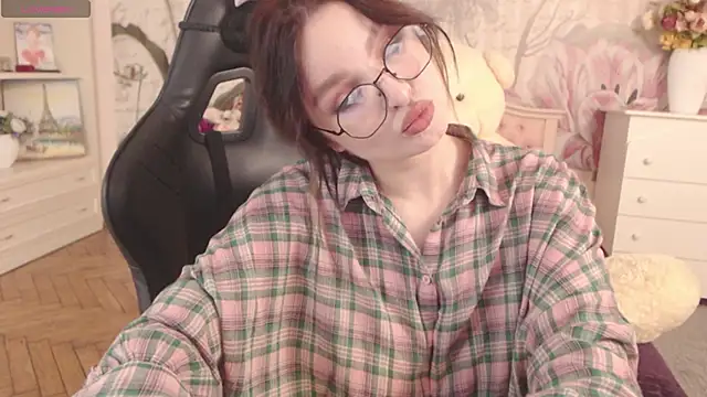 BritneyBarker online show from 11-26-25, 12:11