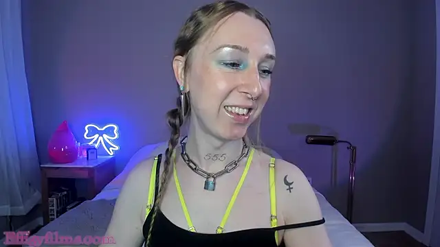 Snapshot of StarDuvall chatting on 03-04-26, 10:38 StarDuvall online show from 03-04-26, 10:38