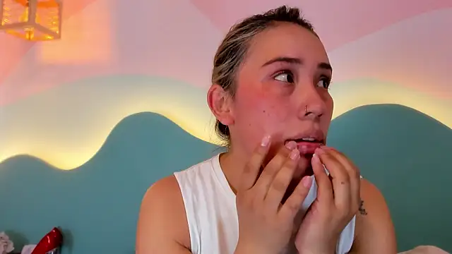 Lannajansen online show from 12-20-25, 01:40