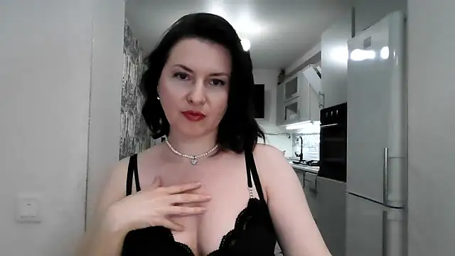 Victoria Glam online show from 12-20-25, 12:23