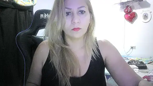 Snapshot of mariana0x chatting on 10-09-25, 01:42 mariana0x online show from 10-09-25, 01:42