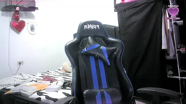 Snapshot of mariana0x chatting on 10-22-25, 07:57 mariana0x online show from 10-22-25, 07:57