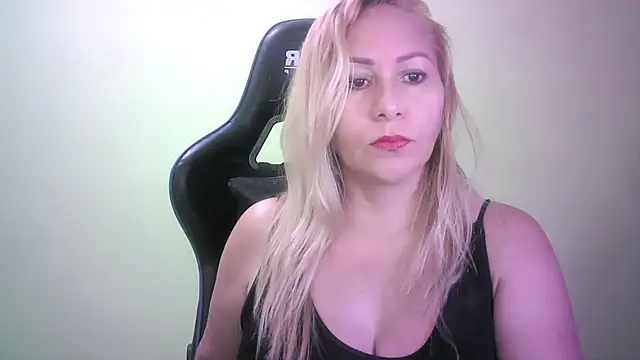 Snapshot of mariana0x chatting on 11-20-25, 01:55 mariana0x online show from 11-20-25, 01:55