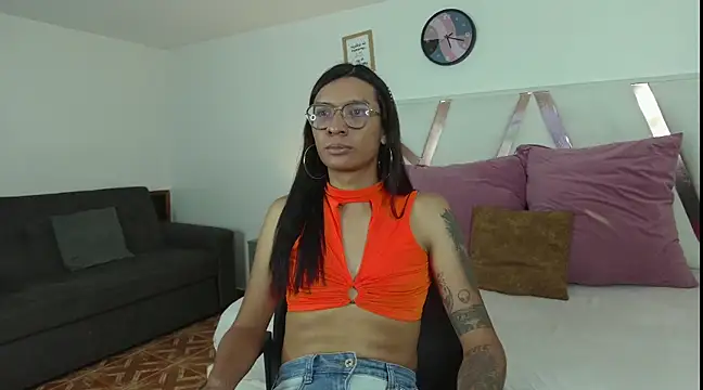 LauraaGomezz   online show from 03-01-25, 07:26