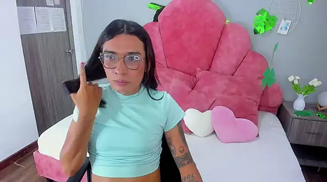 LauraaGomezz   online show from 03-17-25, 10:28