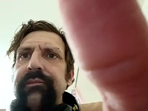 Johndis805 online show from 10-31-25, 01:56