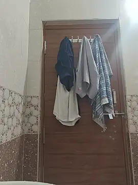 Snapshot of randit7 chatting on 11-23-25, 04:56 randit7 online show from 11-23-25, 04:56