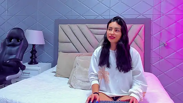 VioletRousse  online show from 09-18-25, 02:52