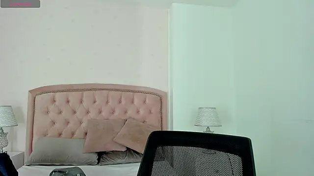 Kendall  Fox online show from 10-17-25, 04:48