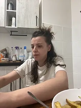 bunnythetailor online show from 11-18-25, 08:57