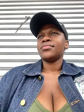 Boneca25 online show from 02-13-25, 12:43