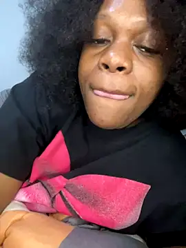 Snapshot of Boneca25 chatting on 12-22-25, 10:23 Boneca25 online show from 12-22-25, 10:23