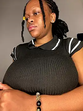 Snapshot of Boneca25 chatting on 01-08-26, 10:17 Boneca25 online show from 01-08-26, 10:17