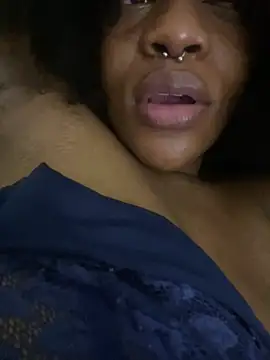 Snapshot of Boneca25 chatting on 02-24-26, 09:02 Boneca25 online show from 02-24-26, 09:02