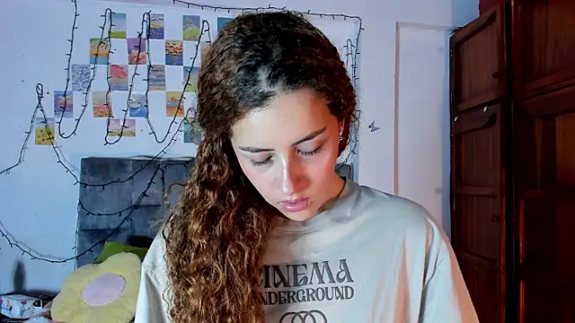 Snapshot of Isangel_ chatting on 02-10-26, 05:00 Isangel online show from 02-10-26, 05:00