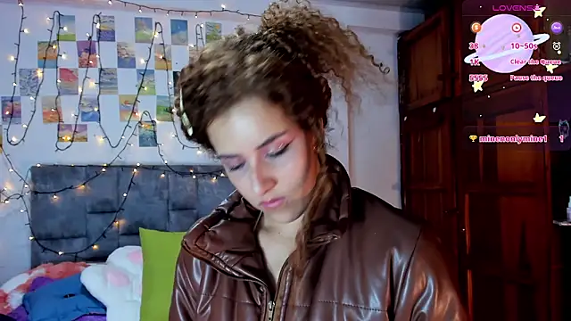 Snapshot of Isangel_ chatting on 02-15-26, 08:02 Isangel online show from 02-15-26, 08:02