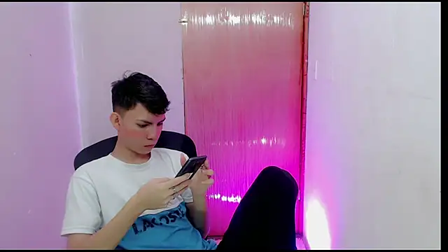 Snapshot of Alexxx_lov chatting on 02-11-25, 12:27 Alexxx lov online show from 02-11-25, 12:27