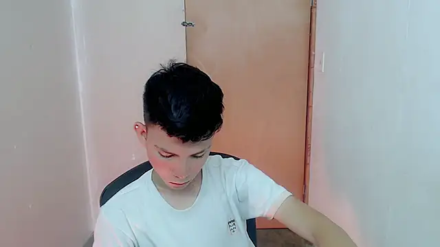 Snapshot of Alexxx_lov chatting on 09-10-25, 01:00 Alexxx lov online show from 09-10-25, 01:00