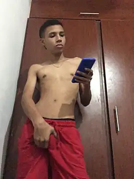 Alvarozzxv online show from 01-30-25, 05:19