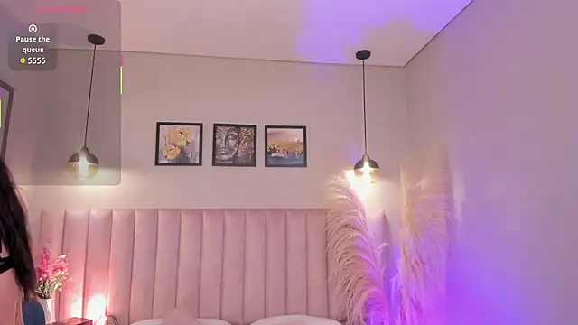 Zoe Banks  online show from 10-04-25, 01:09
