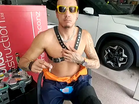 Snapshot of TAIZWRLD chatting on 11-18-25, 12:05 TAIZWRLD online show from 11-18-25, 12:05