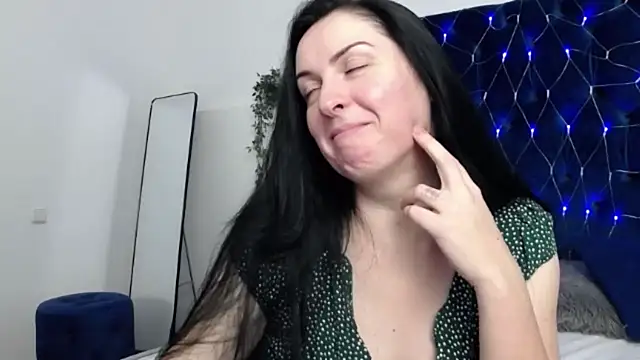 Snapshot of JacquelineElle chatting on 02-17-25, 06:15 JacquelineElle online show from 02-17-25, 06:15
