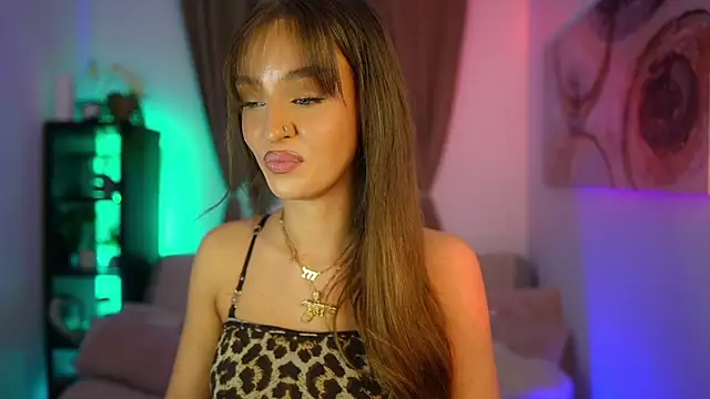 Clara Nia online show from 10-08-25, 06:16